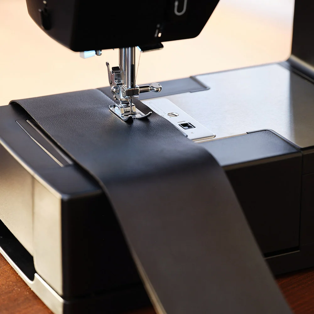 Máquina de Coser Heavy Duty 4432 Black