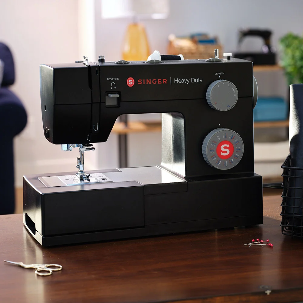 Máquina de Coser Heavy Duty 4432 Black